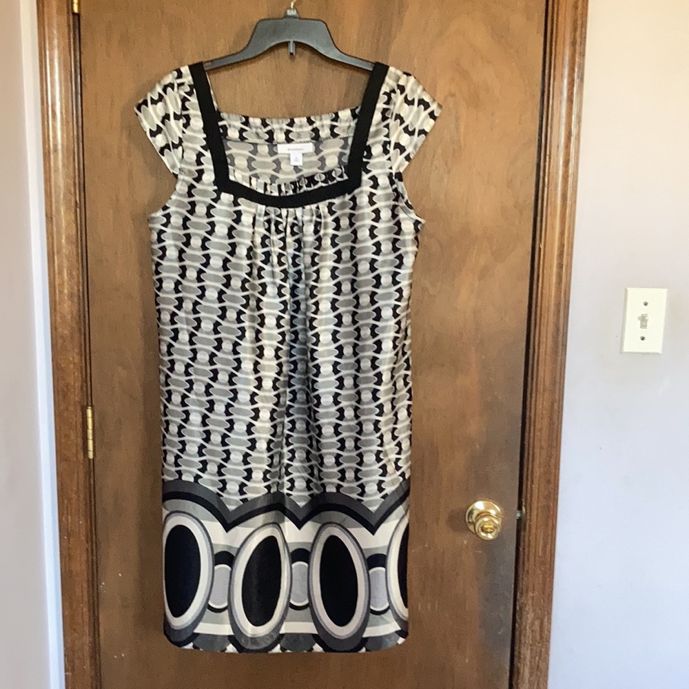 Dressbarn modern geometric print dress lightweight - Picture 4 of 14